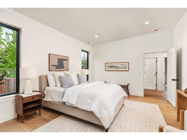 15592 Waluga, Lake Oswego, OR 97035