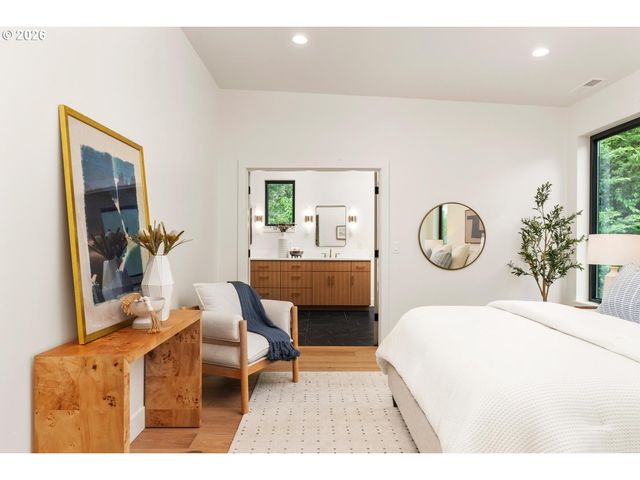15592 Waluga, Lake Oswego, OR 97035