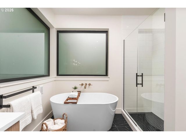 15592 Waluga, Lake Oswego, OR 97035