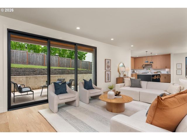15592 Waluga, Lake Oswego, OR 97035