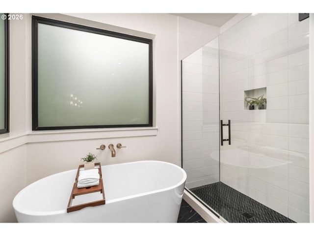 15592 Waluga, Lake Oswego, OR 97035