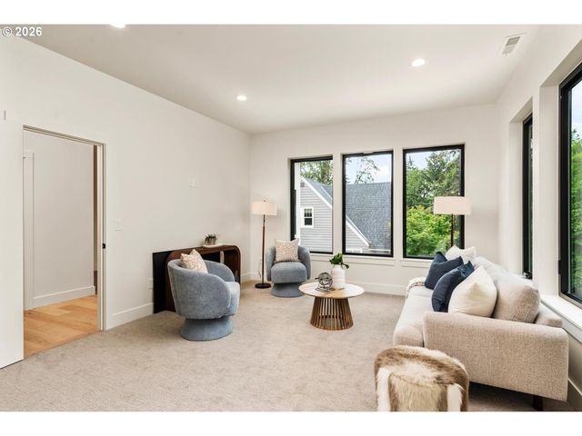 15592 Waluga, Lake Oswego, OR 97035