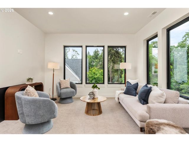 15592 Waluga, Lake Oswego, OR 97035