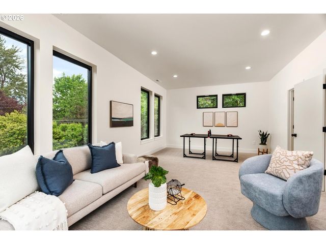 15592 Waluga, Lake Oswego, OR 97035