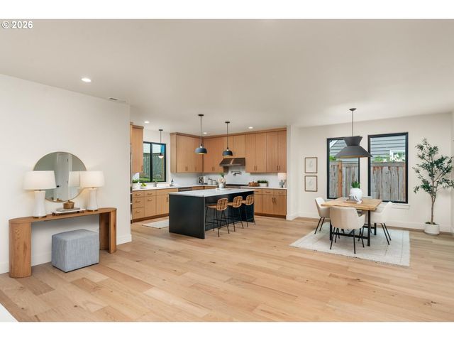 15592 Waluga, Lake Oswego, OR 97035