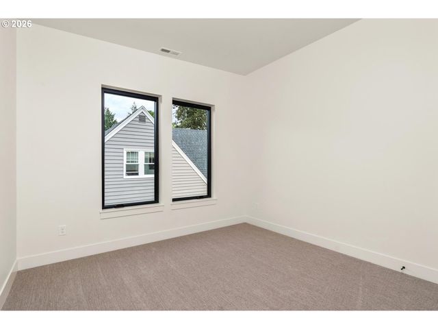 15592 Waluga, Lake Oswego, OR 97035