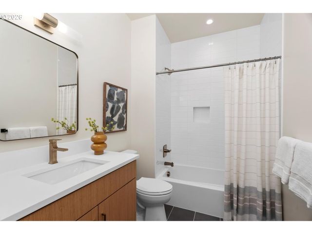15592 Waluga, Lake Oswego, OR 97035