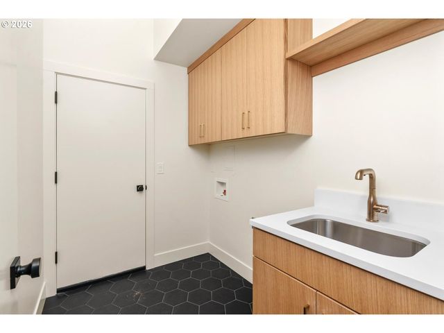 15592 Waluga, Lake Oswego, OR 97035