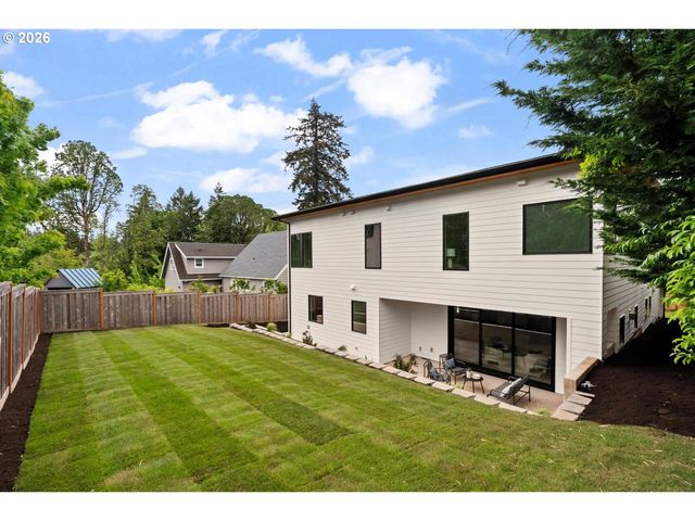 15592 Waluga, Lake Oswego, OR 97035
