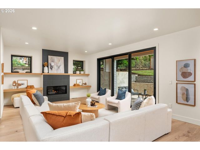 15592 Waluga, Lake Oswego, OR 97035