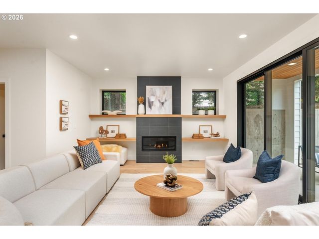 15592 Waluga, Lake Oswego, OR 97035