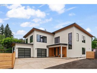15592 Waluga, Lake Oswego, OR 97035