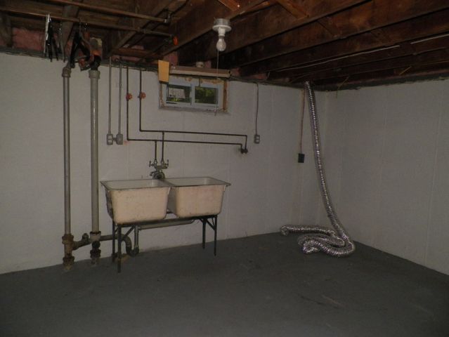 214 Grove Ave, Leominster, MA 01453