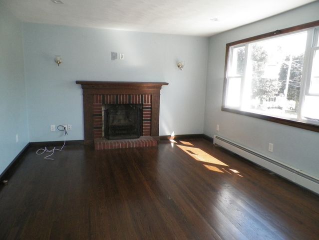 214 Grove Ave, Leominster, MA 01453