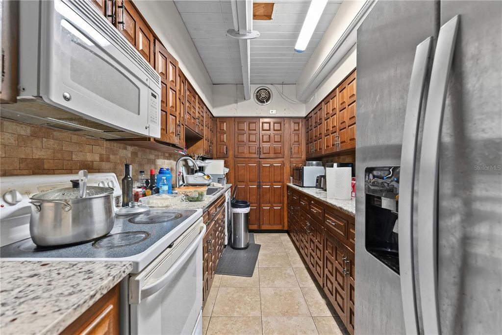 Image 11 of property listing at 8414 N GRADY AVENUE, Tampa, FL 33614