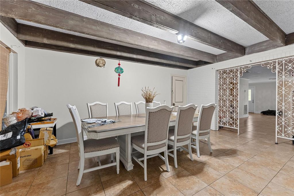 Image 12 of property listing at 8414 N GRADY AVENUE, Tampa, FL 33614