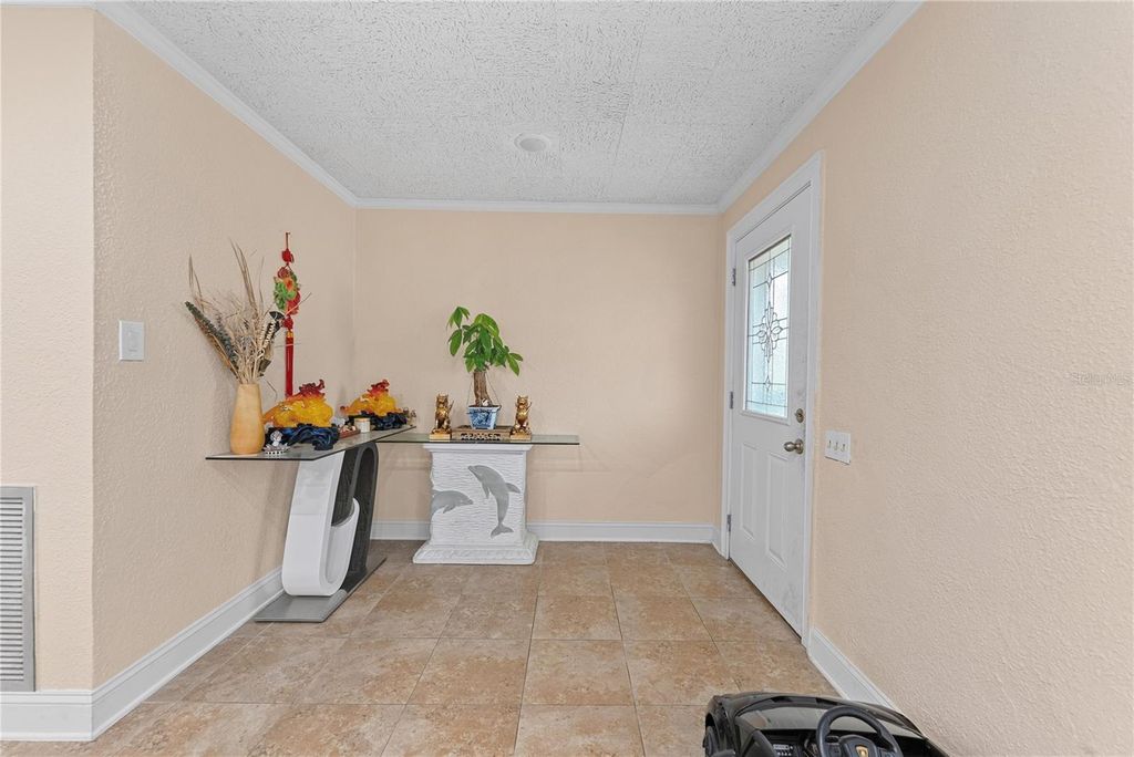 Image 13 of property listing at 8414 N GRADY AVENUE, Tampa, FL 33614