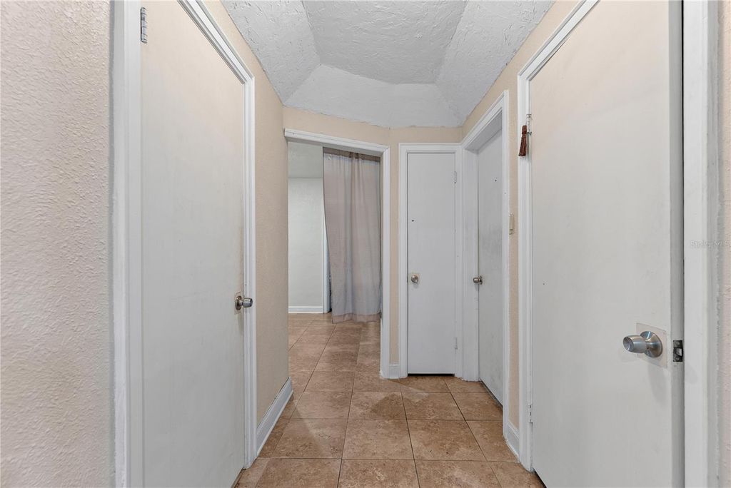 Image 14 of property listing at 8414 N GRADY AVENUE, Tampa, FL 33614