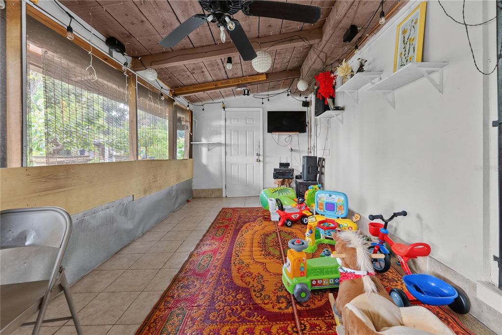 Image 20 of property listing at 8414 N GRADY AVENUE, Tampa, FL 33614