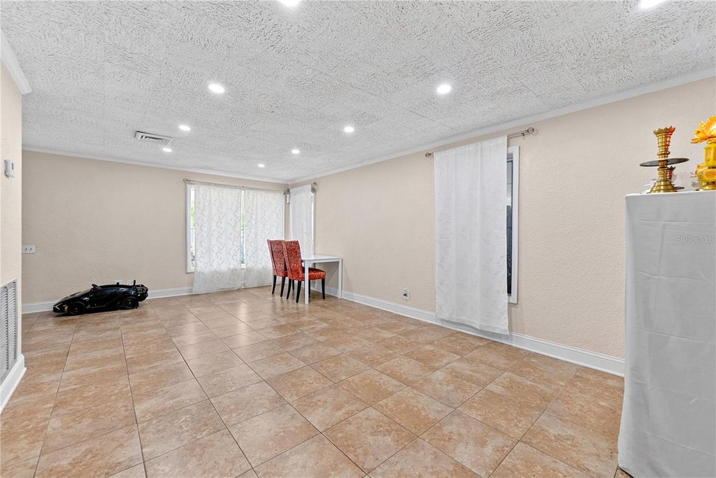 Image 23 of property listing at 8414 N GRADY AVENUE, Tampa, FL 33614