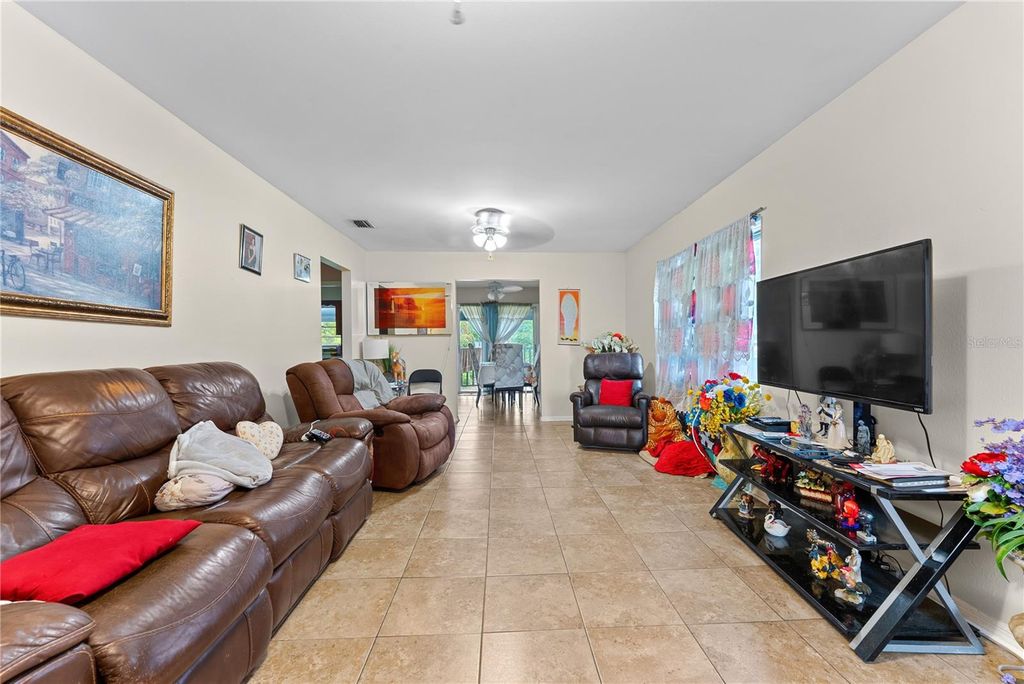 Image 32 of property listing at 8414 N GRADY AVENUE, Tampa, FL 33614