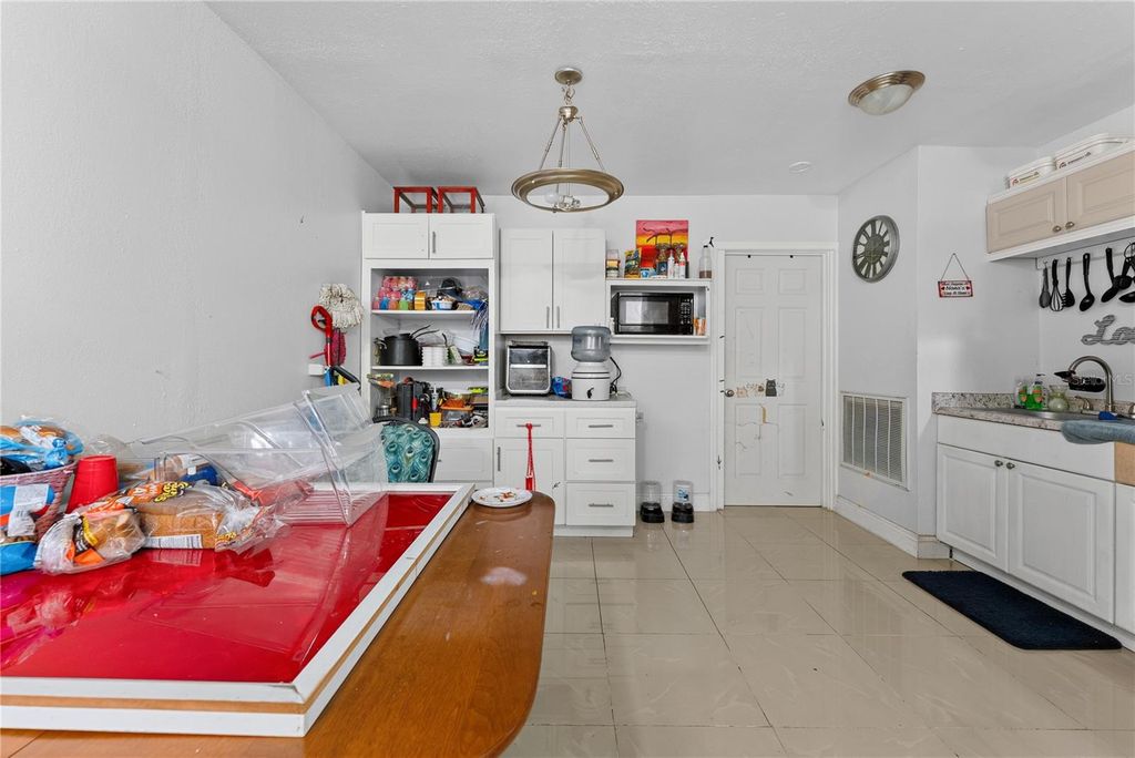 Image 44 of property listing at 8414 N GRADY AVENUE, Tampa, FL 33614