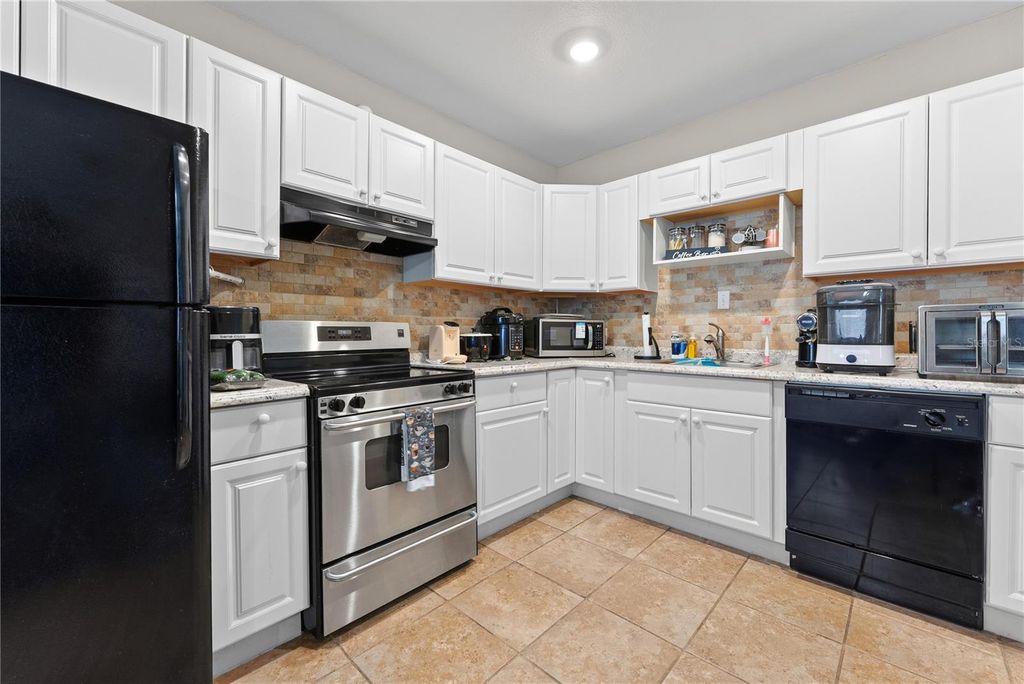 Image 51 of property listing at 8414 N GRADY AVENUE, Tampa, FL 33614