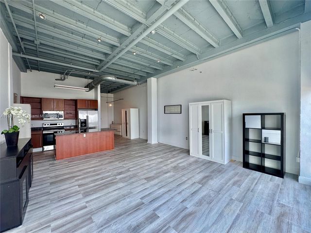 8101 Biscayne Blvd R-615, Miami, FL 33138