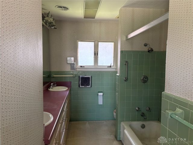 440 S Broadmoor Boulevard, Springfield, OH 45504