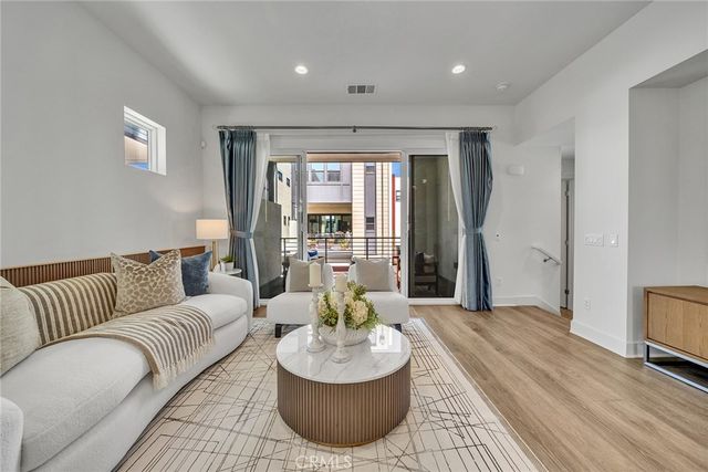 347 Novel, Irvine, CA 92618