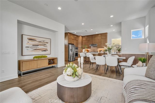 347 Novel, Irvine, CA 92618