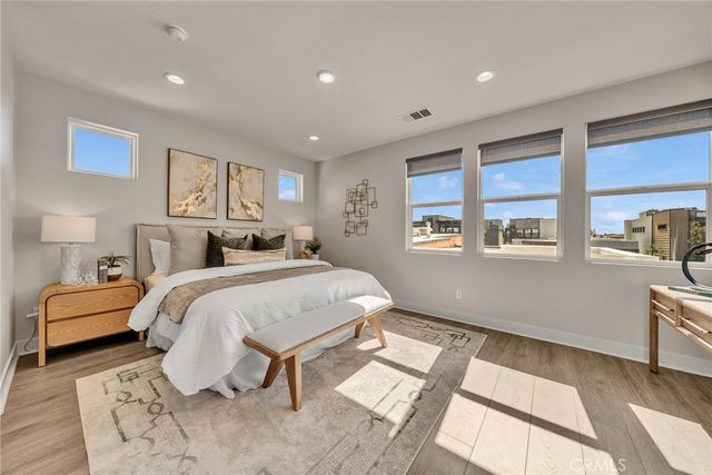 347 Novel, Irvine, CA 92618
