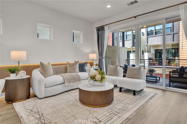 347 Novel, Irvine, CA 92618