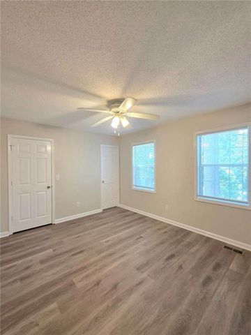 232 Hampton Drive, Dallas, GA 30132