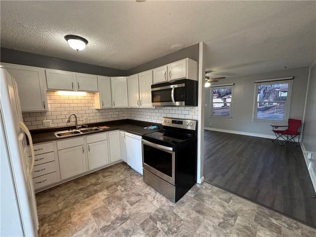 1319 S Crane Street, Independence, MO 64055