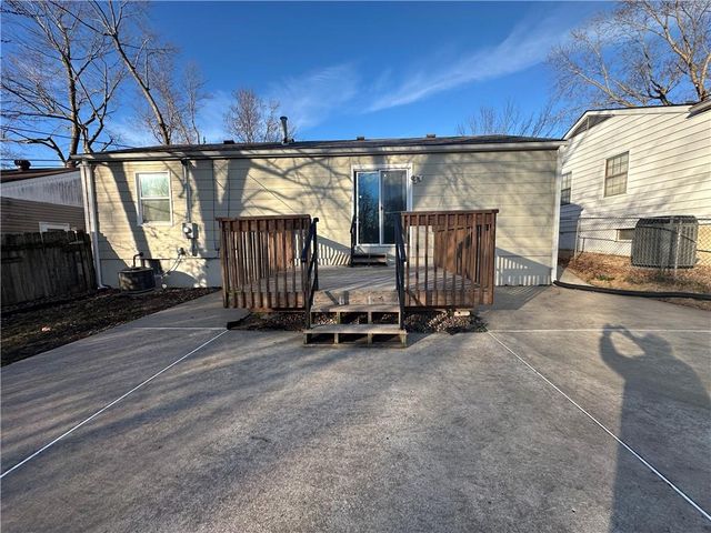 1319 S Crane Street, Independence, MO 64055