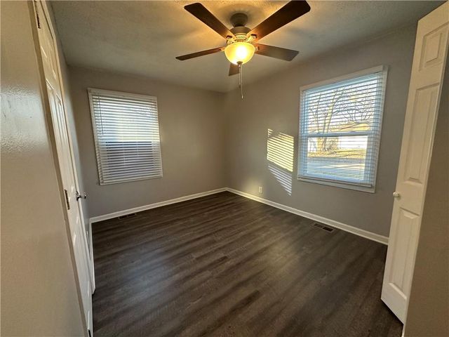 1319 S Crane Street, Independence, MO 64055