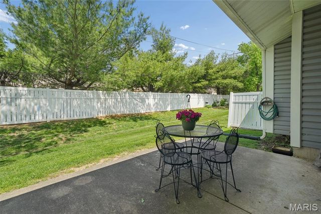 1621 Rosewall Drive F, St Charles, MO 63303
