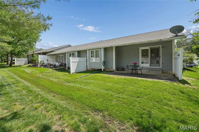 1621 Rosewall Drive F, St Charles, MO 63303