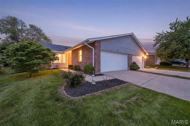 1621 Rosewall Drive F, St Charles, MO 63303