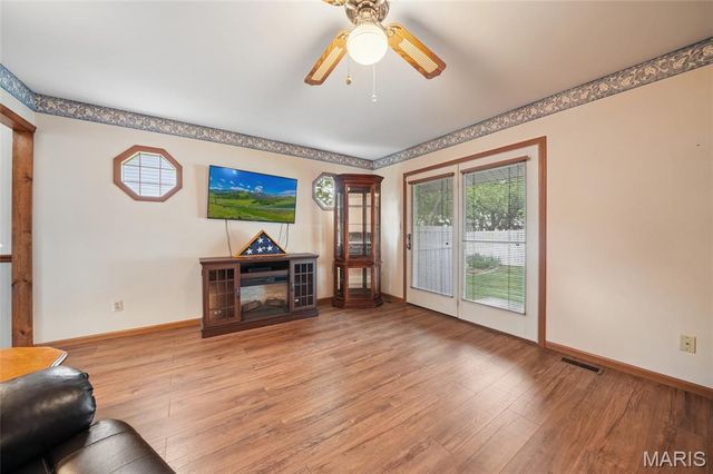 1621 Rosewall Drive F, St Charles, MO 63303