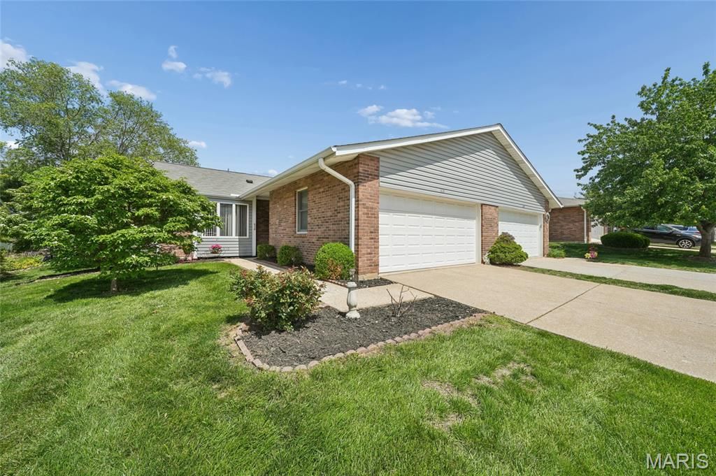 1621 Rosewall Drive F, St Charles, MO 63303