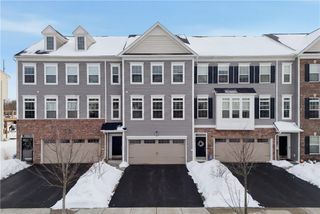 213 Eagle Dr, Cranberry Twp, PA 16066