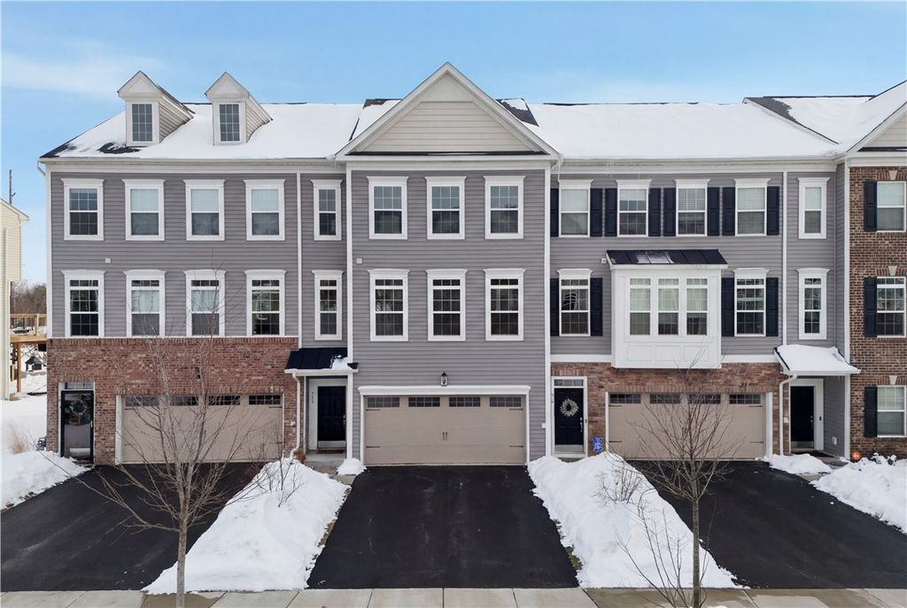 213 Eagle Dr, Cranberry Twp, PA 16066