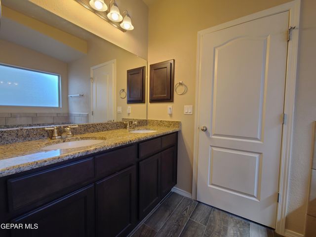 7421 EAGLE VISTA Drive, El Paso, TX 79911