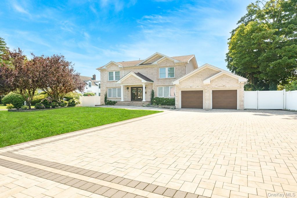 20 Mc Cue Lane, Babylon, NY 11702 — photo 2