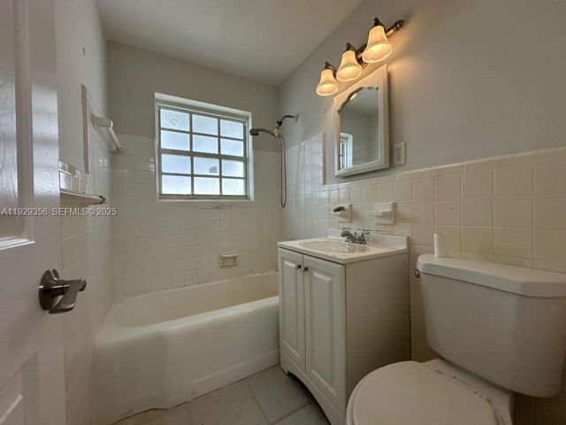 1790 NE 18th St ., Fort Lauderdale, FL 33305