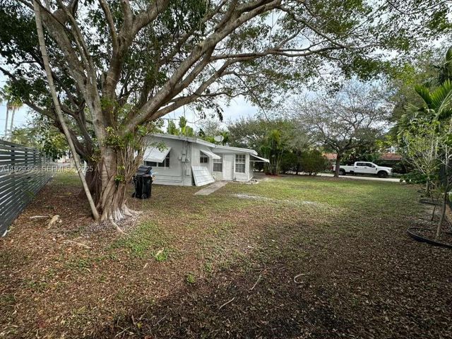 1790 NE 18th St ., Fort Lauderdale, FL 33305