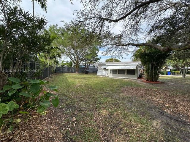 1790 NE 18th St ., Fort Lauderdale, FL 33305