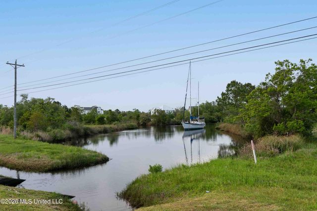 10862 Ms-43, Bay Saint Louis, MS 39520